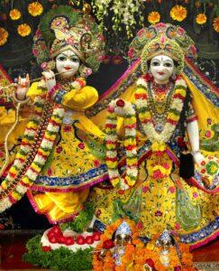 वृंदावन का ये मंदिर अपने आप ही खुलता और बंद हो जाता है
