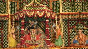 श्री बाँके बिहारी जी मंदिर में श्री गौरव कृष्ण गोस्वामी जी की सच्ची घटना image credit- google.com