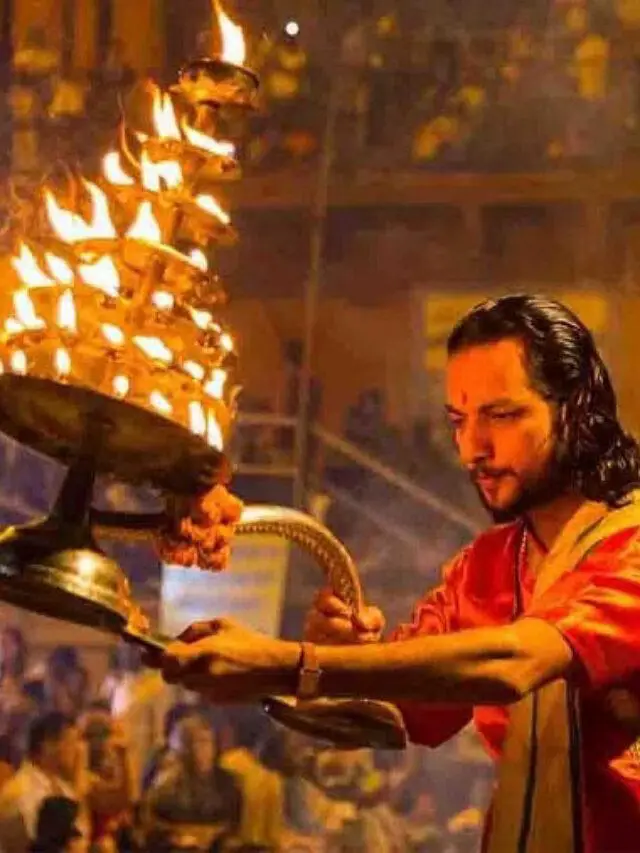 You will get everything only by performing aarti with this method. Image Credit- Google.com